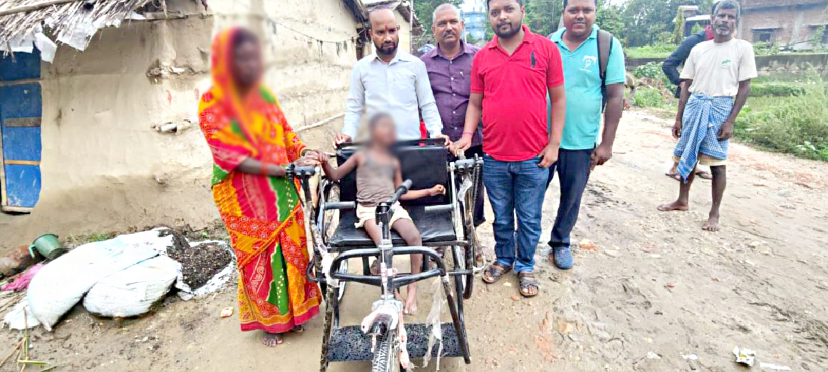 १० औं वार्षिकोत्सवको अवसरमा भोजपुरी टाईम्स दैनिकले गर्यो ह्विल चेयर वितरण